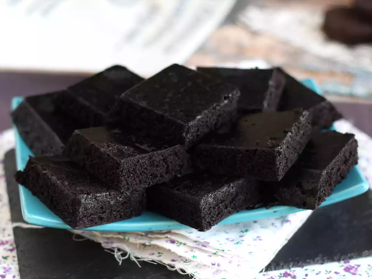 Oreo-kage med kun 3 ingredienser, klar på 6 minutter i mikroovnen!