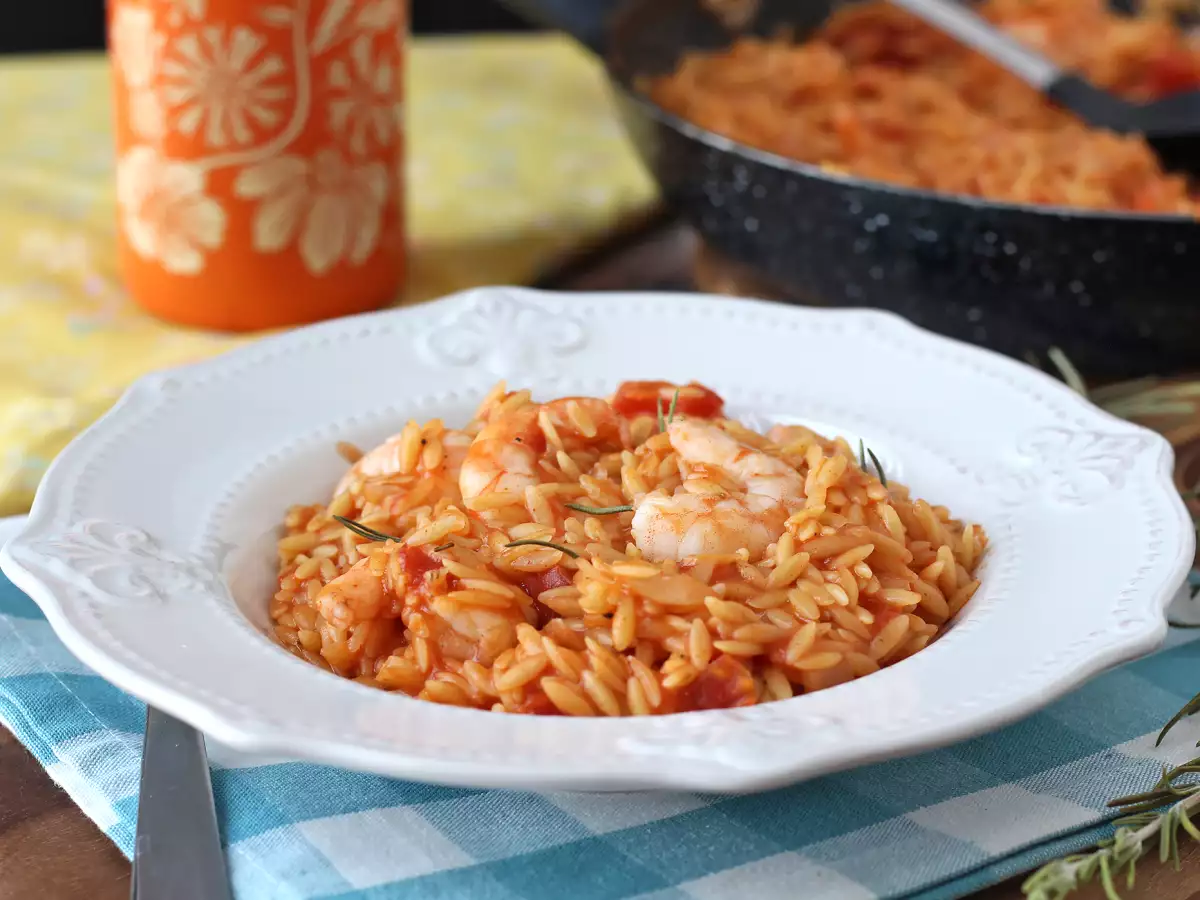 Orzo-pasta med tomater og rejer tilberedt som en risotto - foto 2