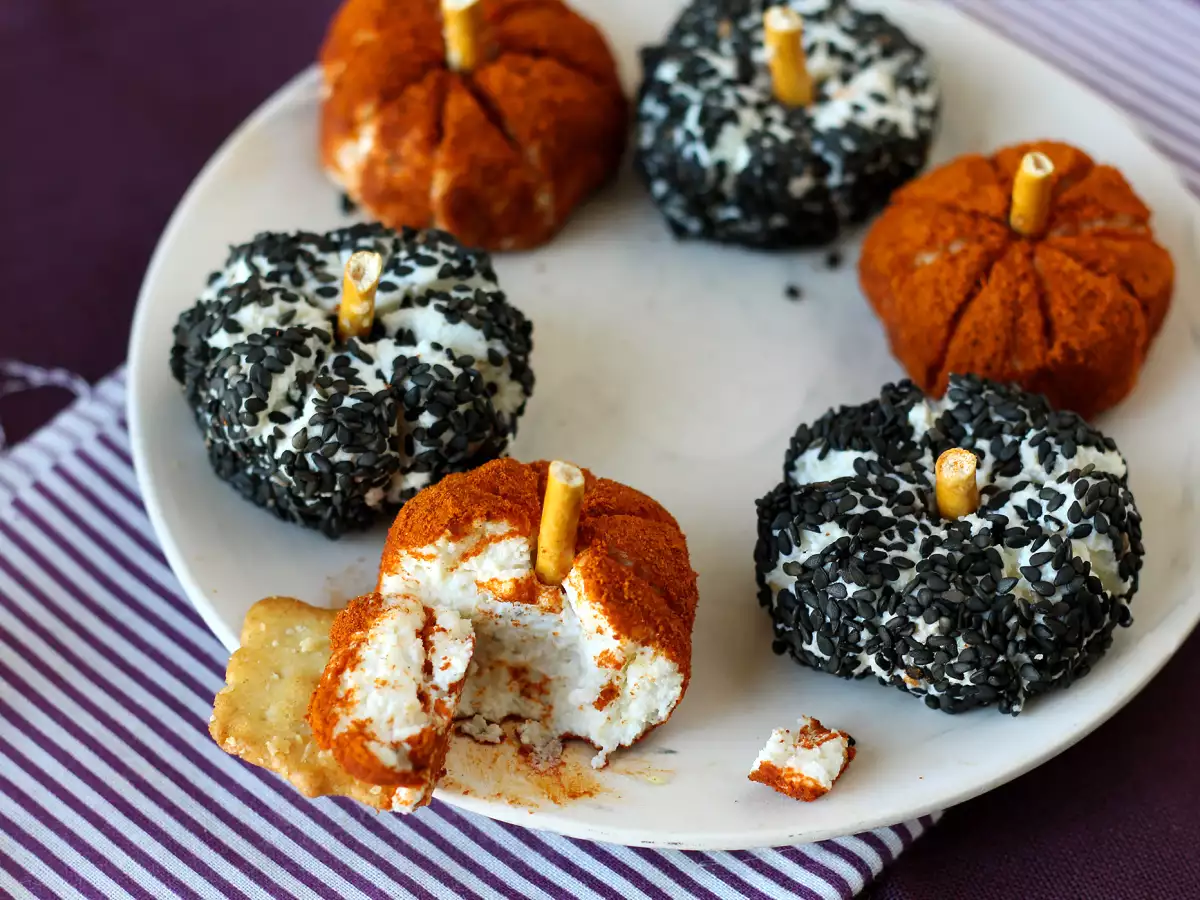 Ostesnack til Halloween: Små græskarformede ostekugler - foto 3