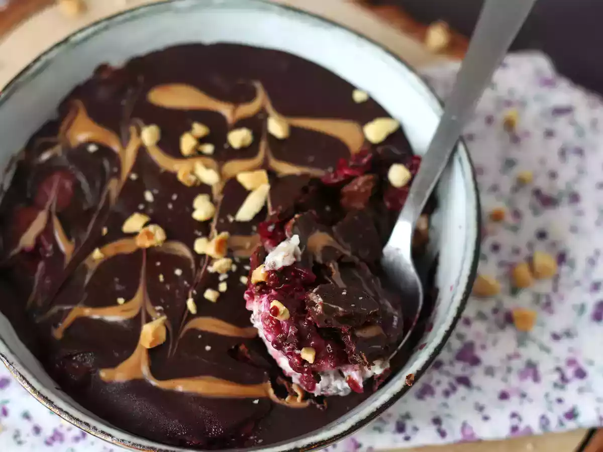 Overnight oats med rød frugt og chokolade, en sund og mættende morgenmad! - foto 2