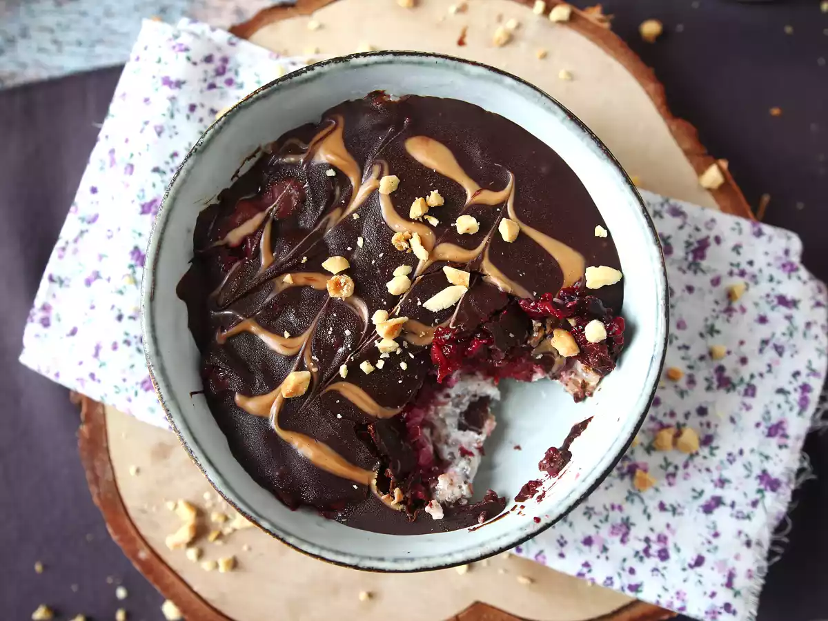 Overnight oats med rød frugt og chokolade, en sund og mættende morgenmad! - foto 3