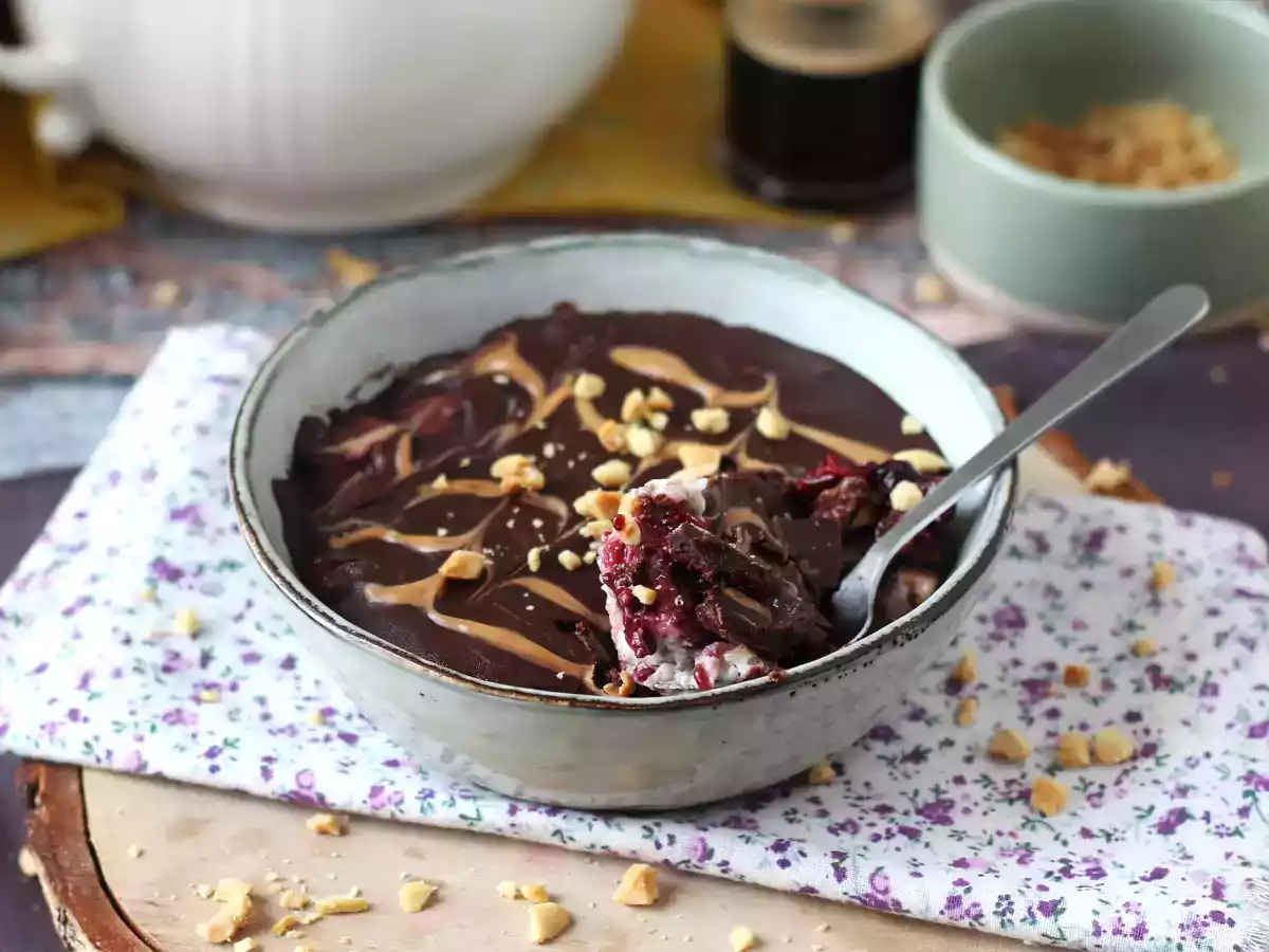 Overnight oats med rød frugt og chokolade, en sund og mættende morgenmad! - foto 7