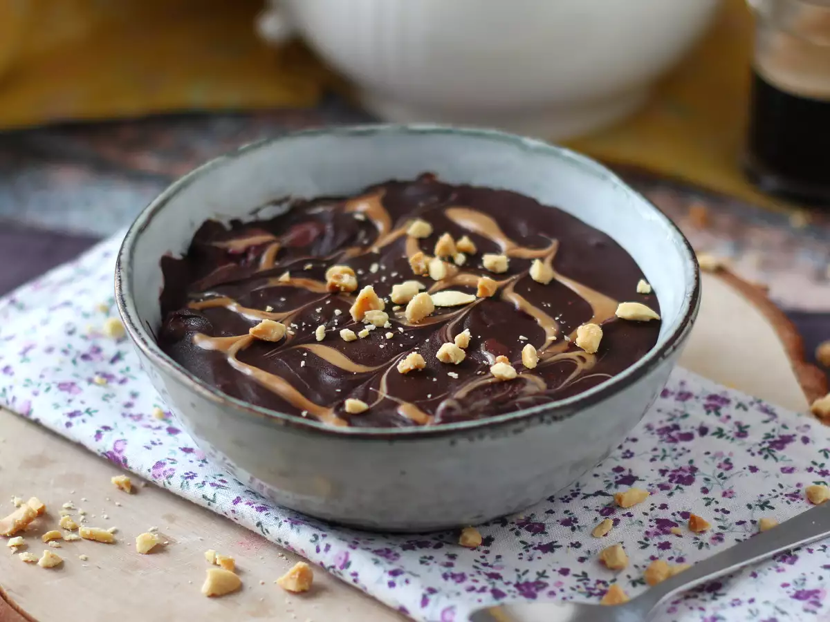 Overnight oats med røde bær og chokolade – en sund og mættende morgenmad! - foto 6