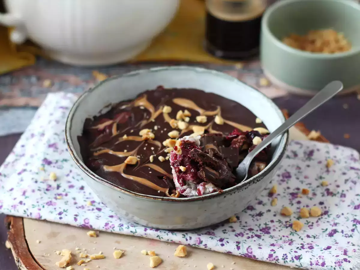 Overnight oats med røde bær og chokolade – en sund og mættende morgenmad! - foto 7