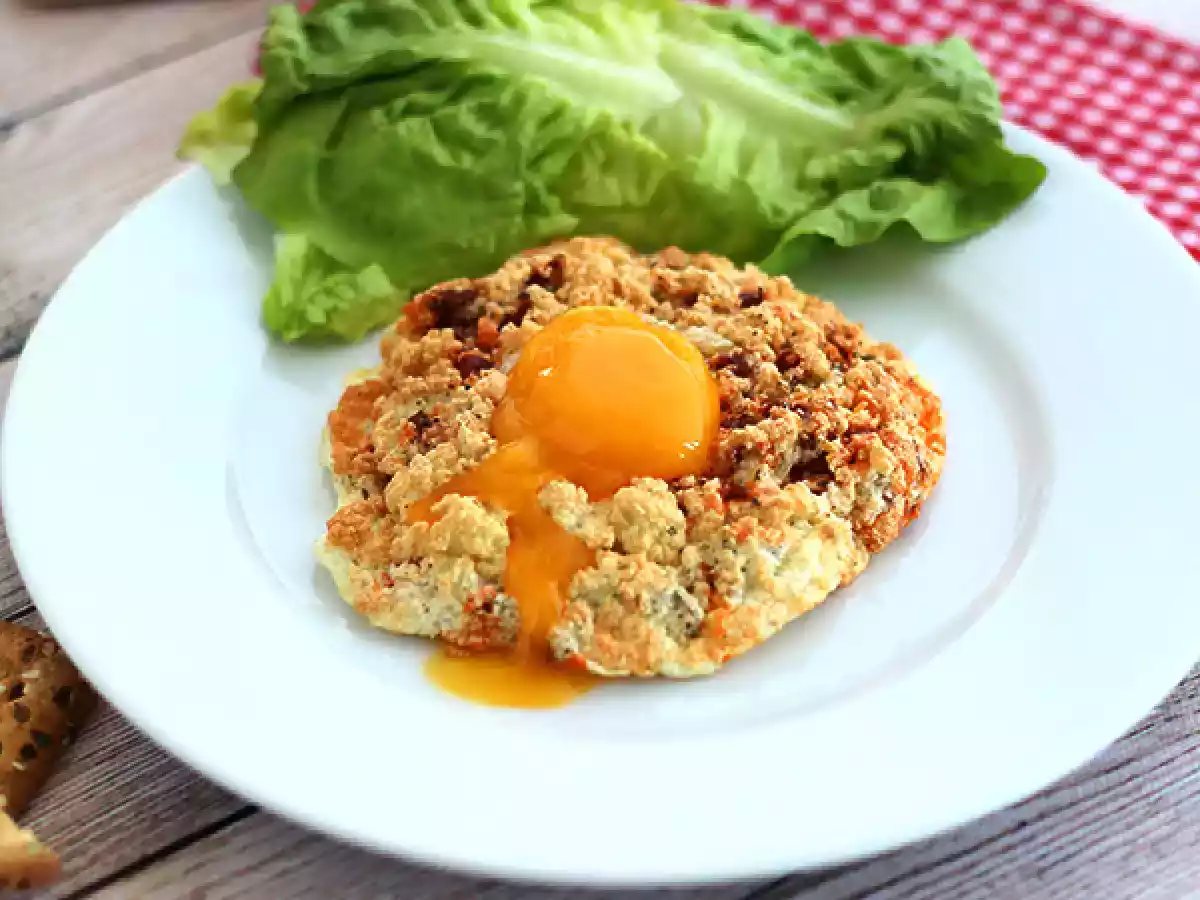 Overskyede æg med chorizo