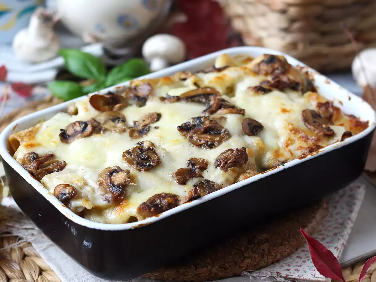 Ovnbagt pasta med svampe: cremet og med smeltet ost – perfekt til efteråret