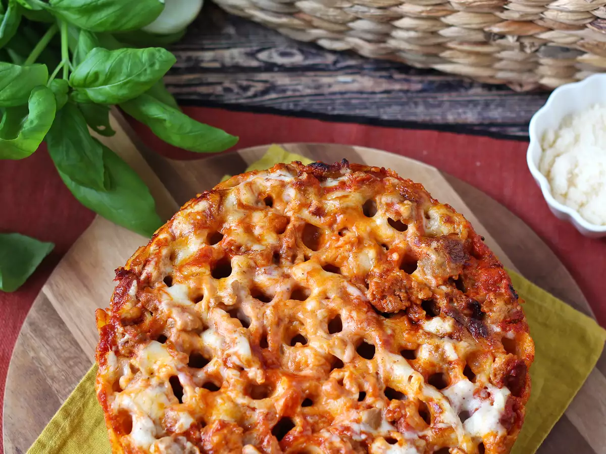 Ovnbagt rigatoni-timballo med pølse, bechamelsauce og mozzarella - foto 3