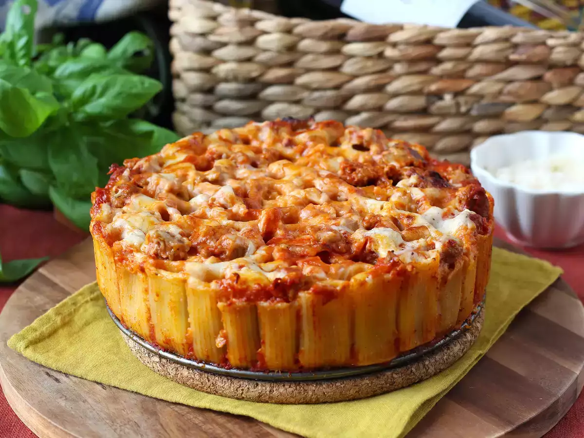 Ovnbagt rigatoni-timballo med pølse, bechamelsauce og mozzarella - foto 4