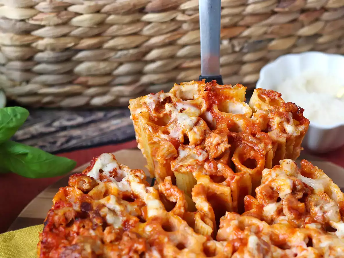Ovnbagt rigatoni-timballo med pølse, bechamelsauce og mozzarella - foto 6