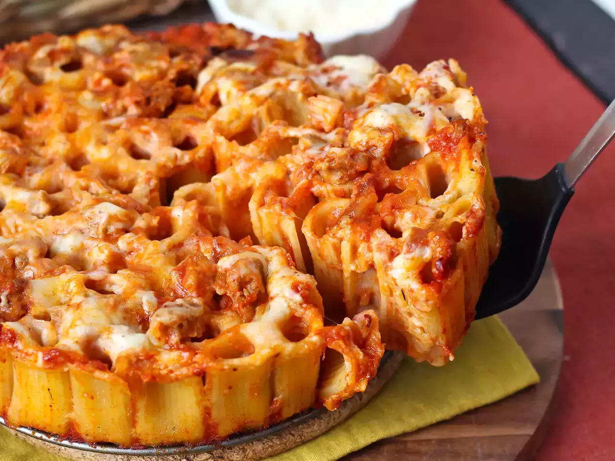 Ovnbagt rigatoni-timballo med pølse, bechamelsauce og mozzarella - foto 7