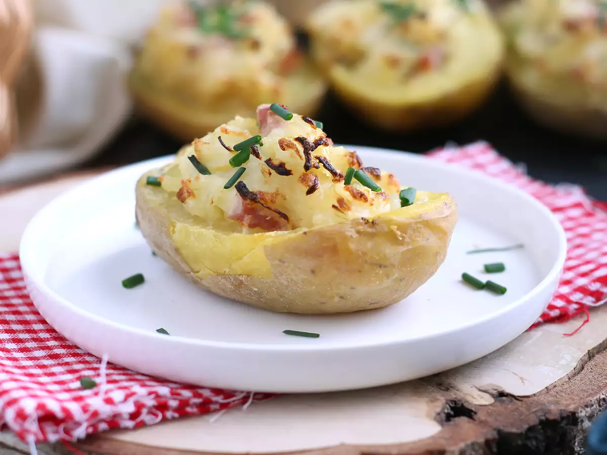 Ovnbagte kartofler fyldt med bacontern og ost - foto 3