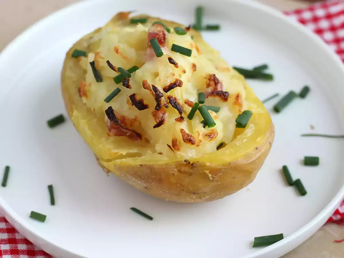 Ovnbagte kartofler fyldt med bacontern og ost - foto 4