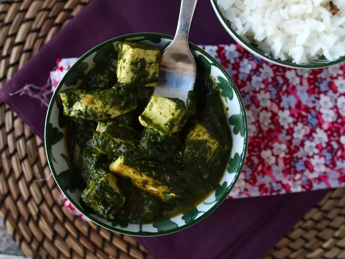 Palak tofu: indisk karryret med spinat og tofu