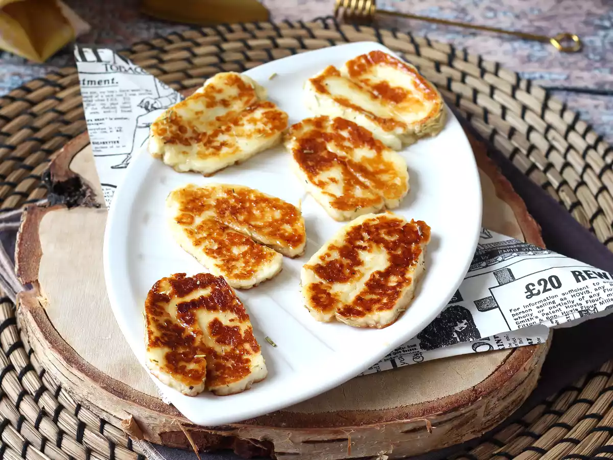 Pandestegt Halloumi sursød med honning og rosmarin - foto 3
