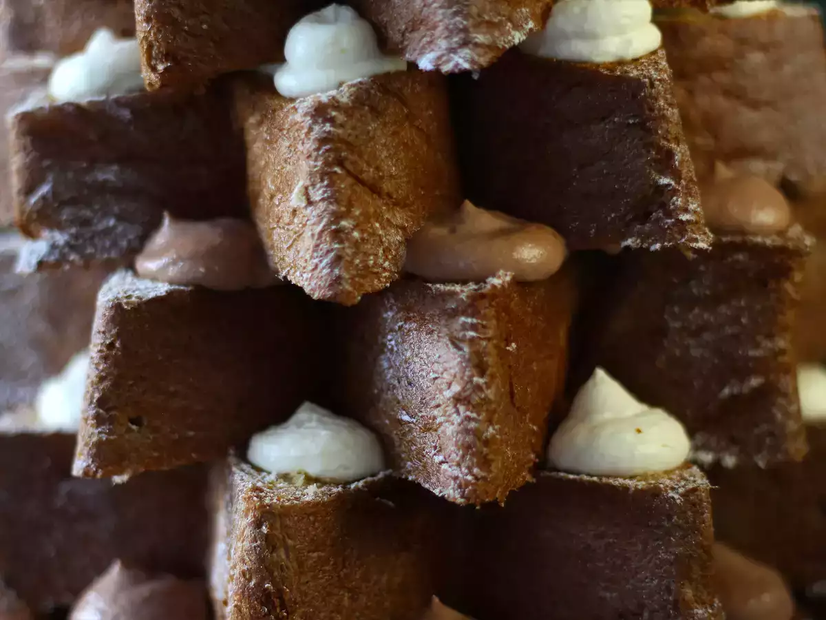 Pandoro fyldt med Nutellacreme og vaniljecreme – formet som et juletræ - foto 2
