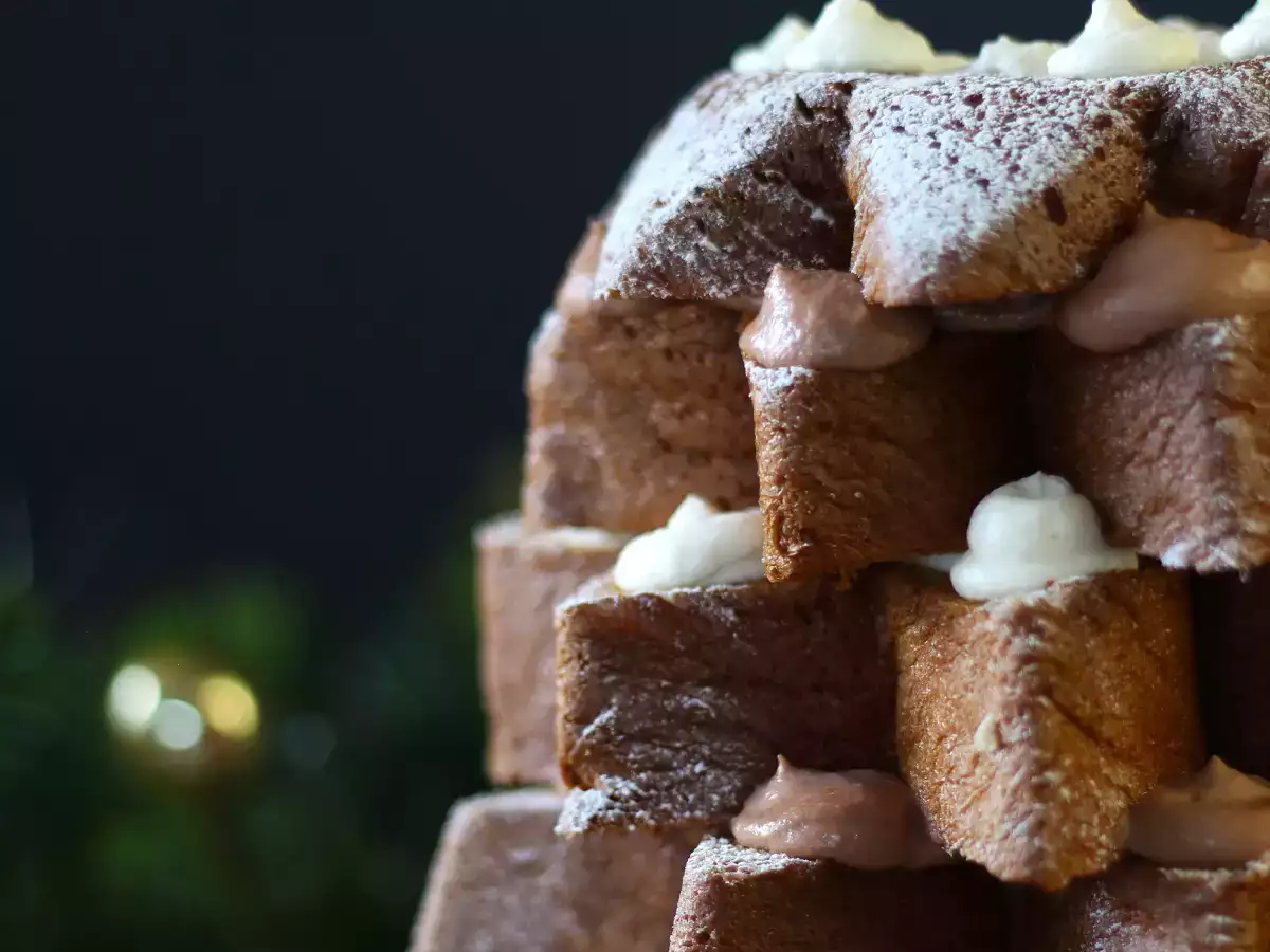 Pandoro fyldt med Nutellacreme og vaniljecreme – formet som et juletræ - foto 4