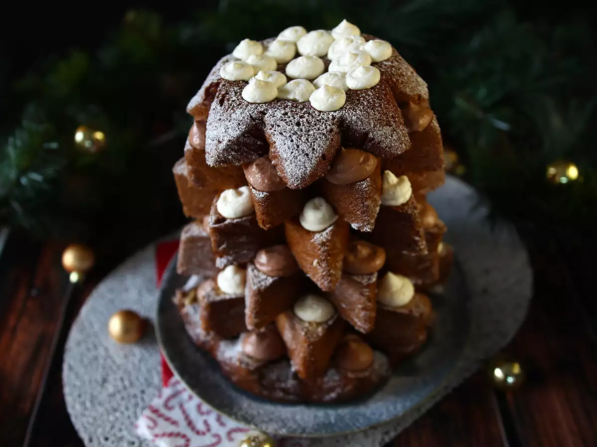 Pandoro fyldt med Nutellacreme og vaniljecreme – formet som et juletræ - foto 5