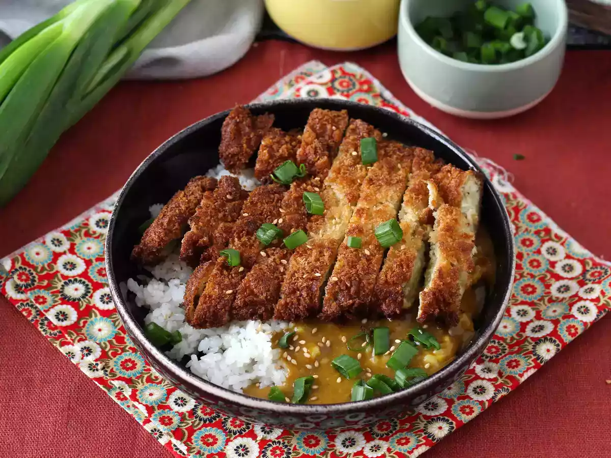 Paneret aubergine med panko-rasp, japansk karry i katsu-stil, men vegetarisk
