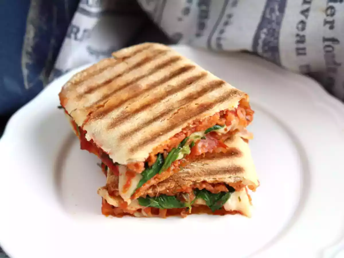 Panini med chorizo og emmentaler
