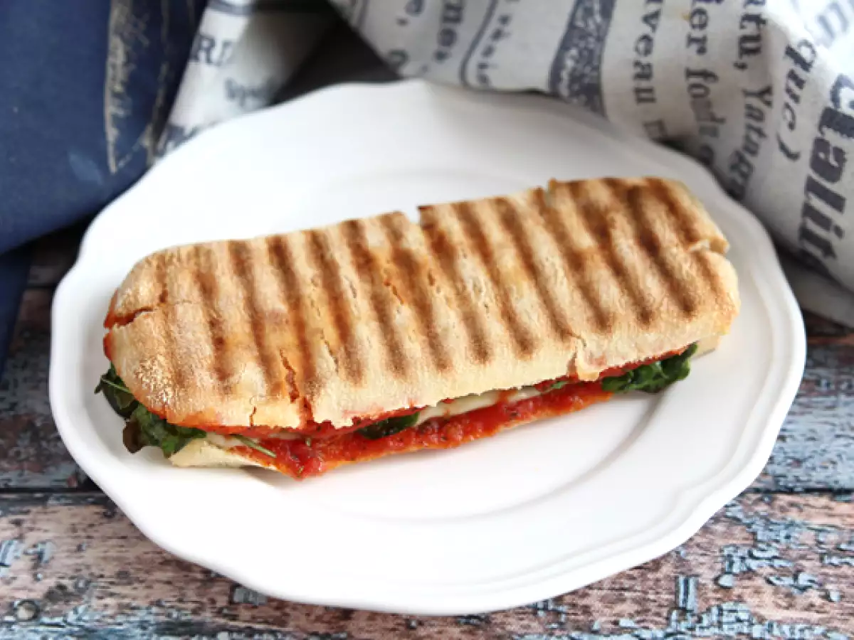 Panini med chorizo og emmentalerost - foto 2