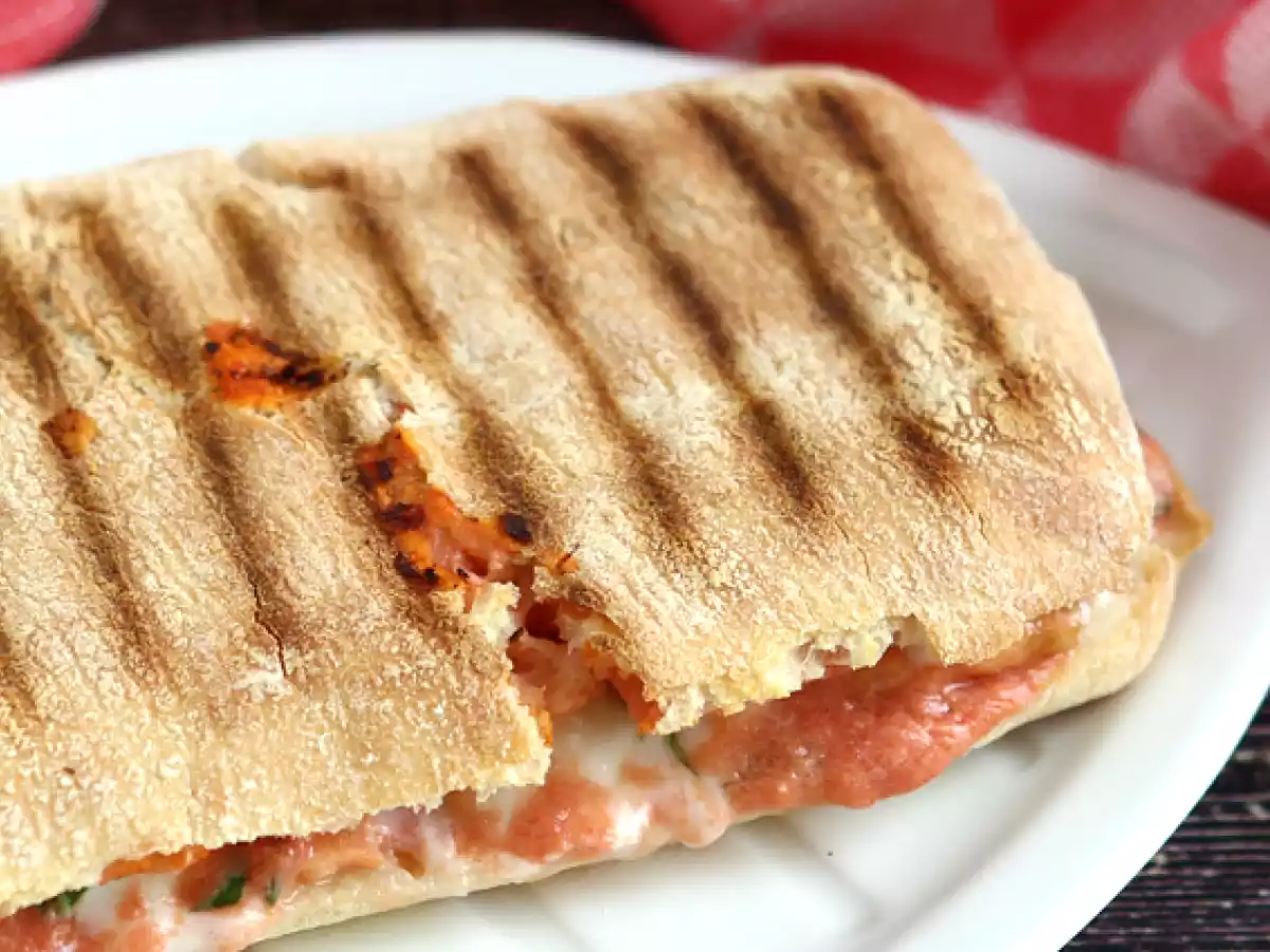 Panini med laks, mozzarella og dild - foto 2
