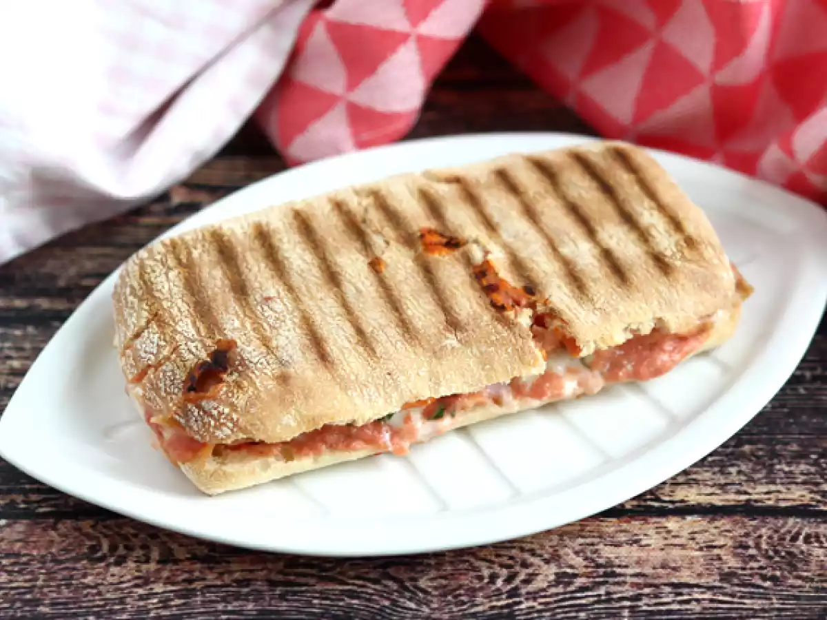 Panini med laks, mozzarella og dild - foto 4