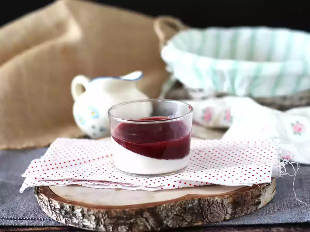 Panna cotta med bærcoulis