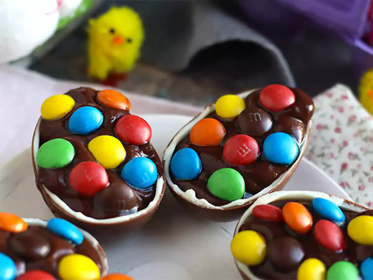 Påskeæg fyldt med chokoladedessertcreme og M&M's - foto 4