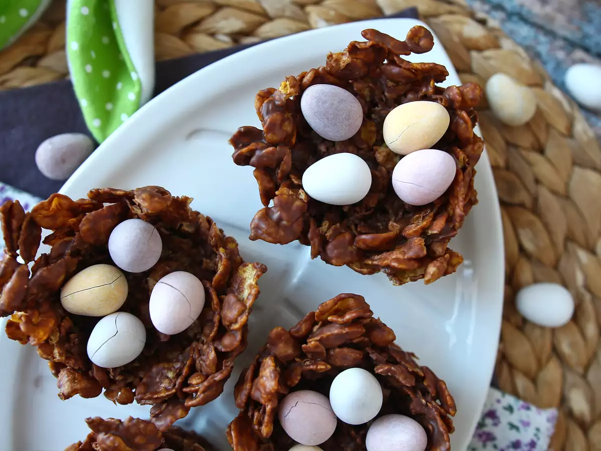Påskereder af chokolade og cornflakes