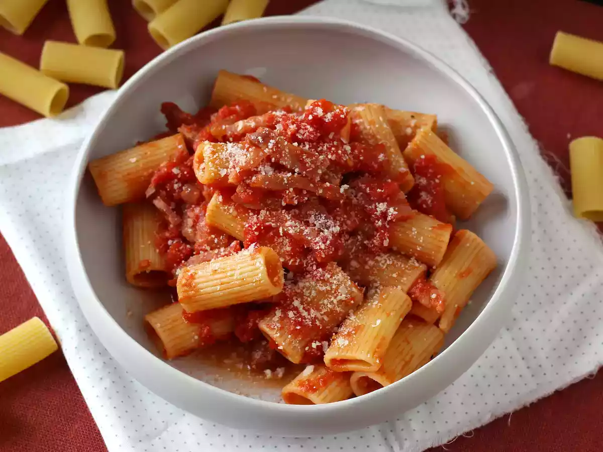 Pasta all'amatriciana, den traditionelle opskrift forklaret trin for trin - foto 3