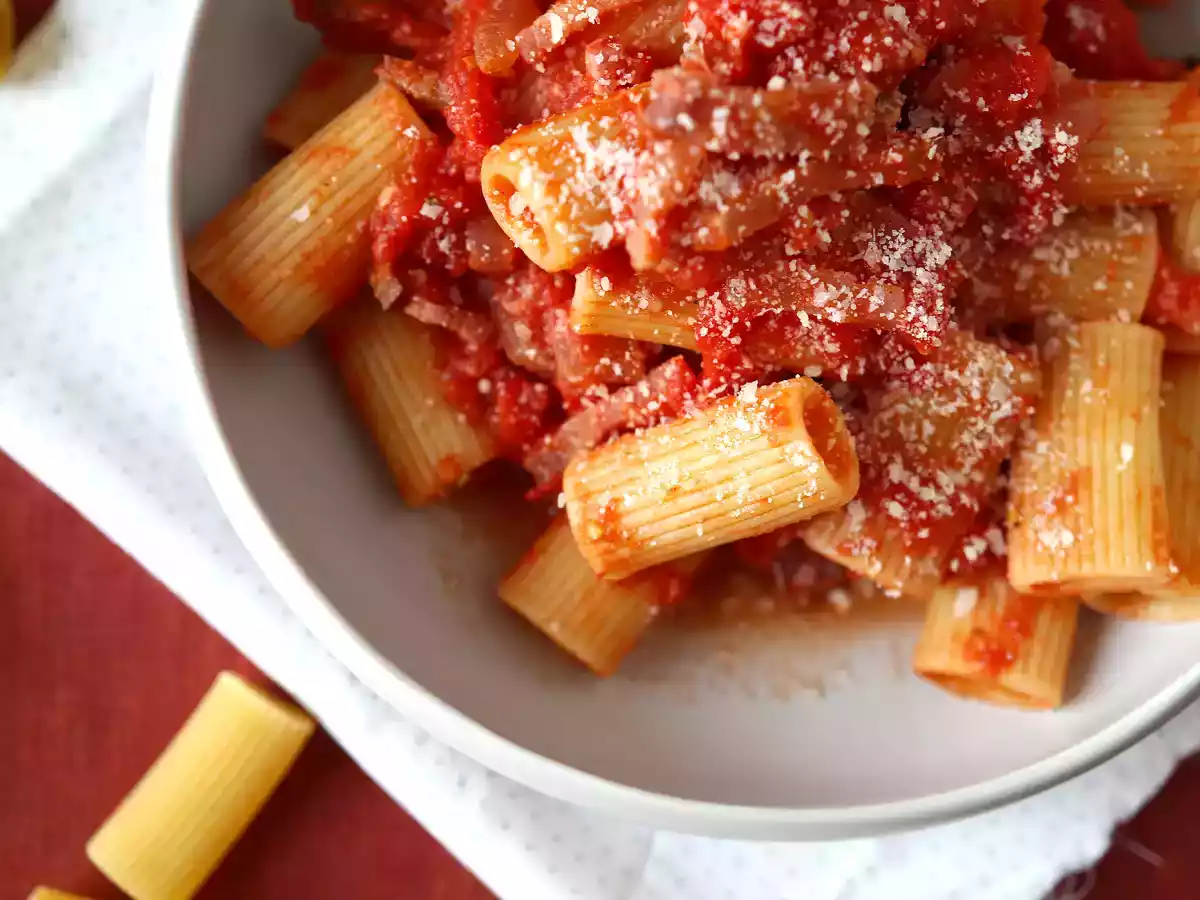 Pasta all'amatriciana, den traditionelle opskrift forklaret trin for trin - foto 4