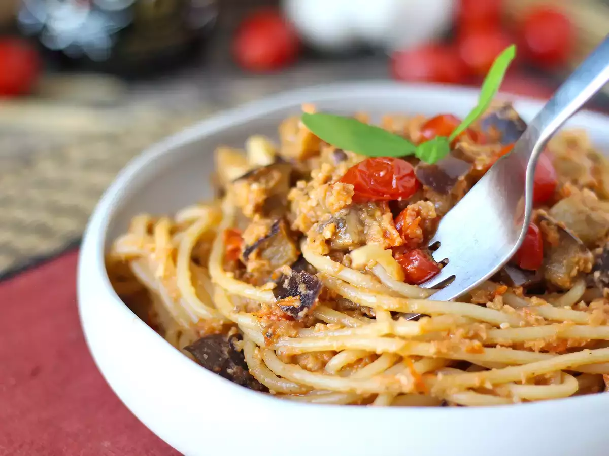 Pasta med auberginecreme og cherrytomater: enkel og velsmagende opskrift - foto 3