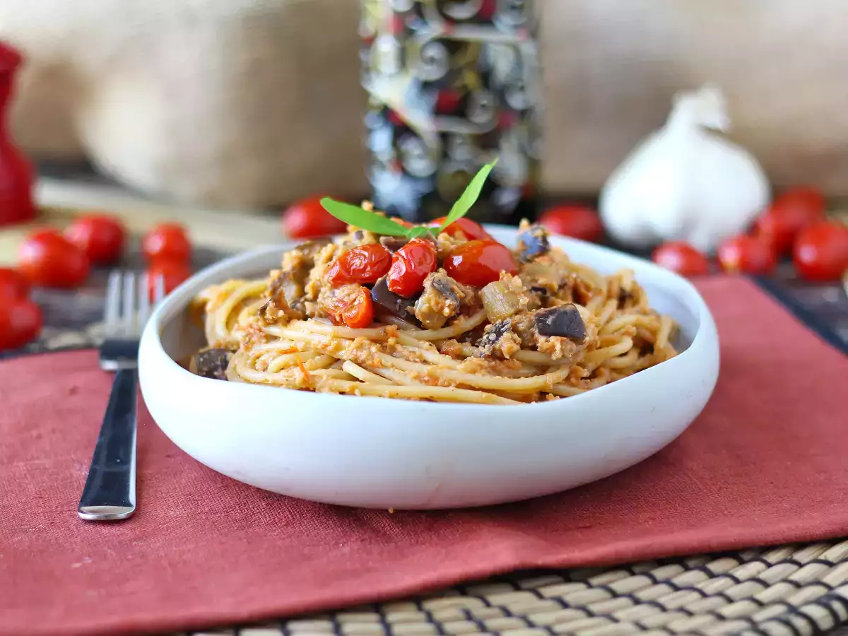 Pasta med auberginecreme og cherrytomater: enkel og velsmagende opskrift - foto 5