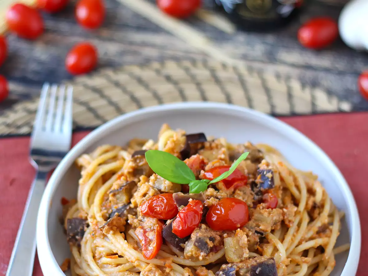Pasta med auberginecreme og cherrytomater: enkel og velsmagende opskrift - foto 6
