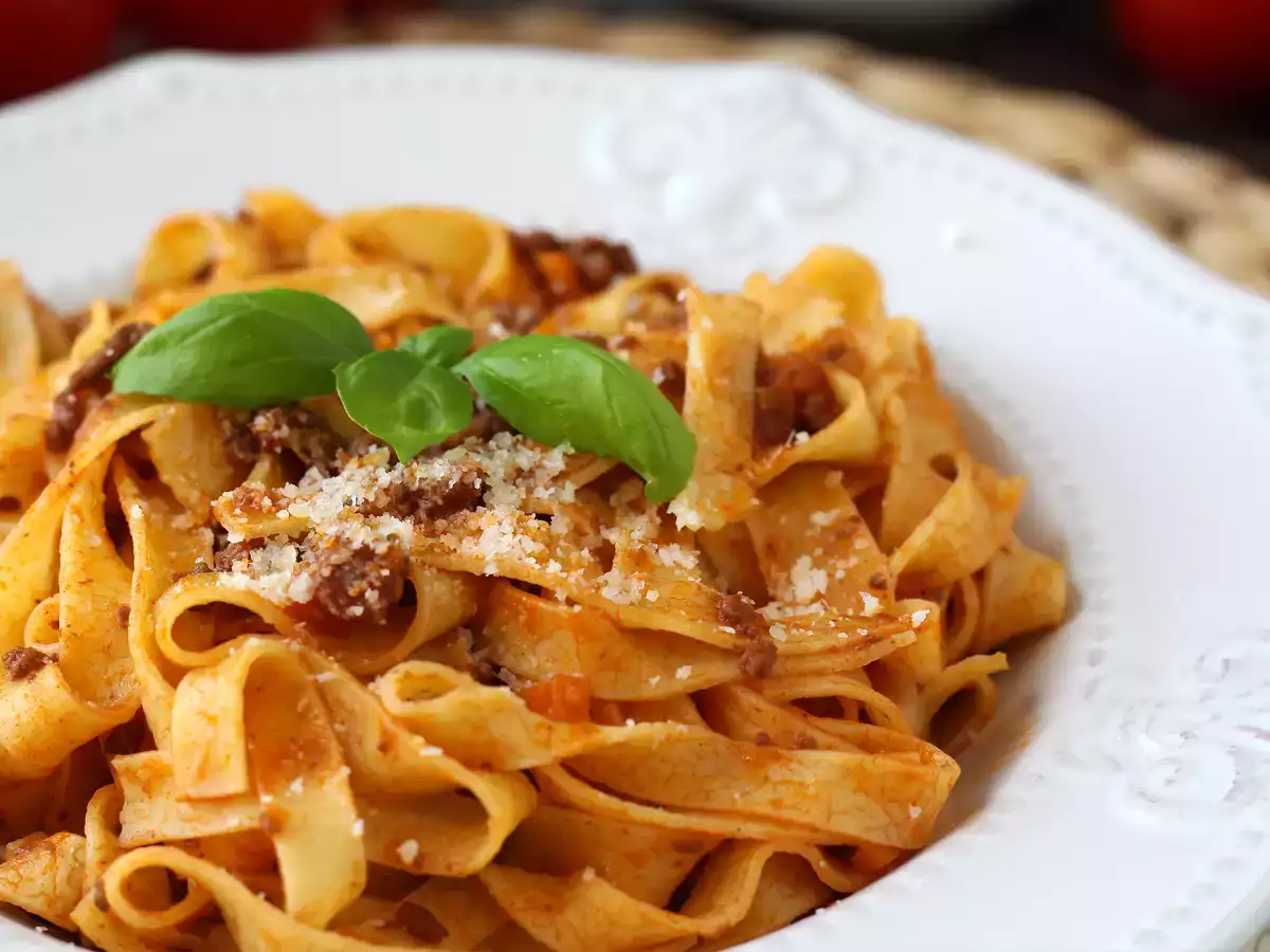 Pasta med bolognesesauce - tagliatelle al ragù alla bolognese