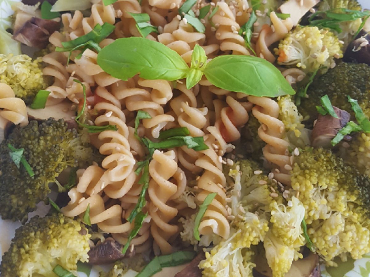 Pasta med broccoli, svampe og basilikum - foto 2