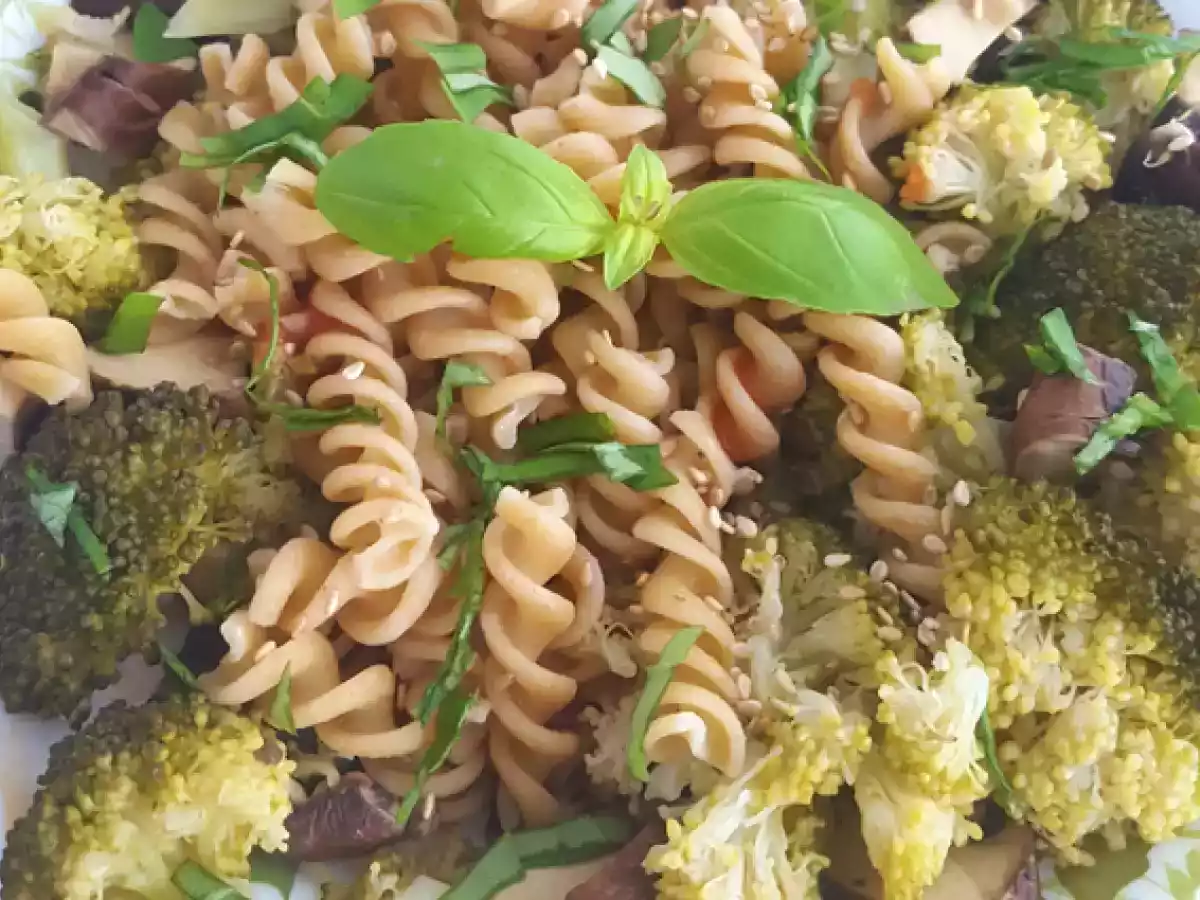 Pasta med broccoli, svampe og basilikum - foto 2