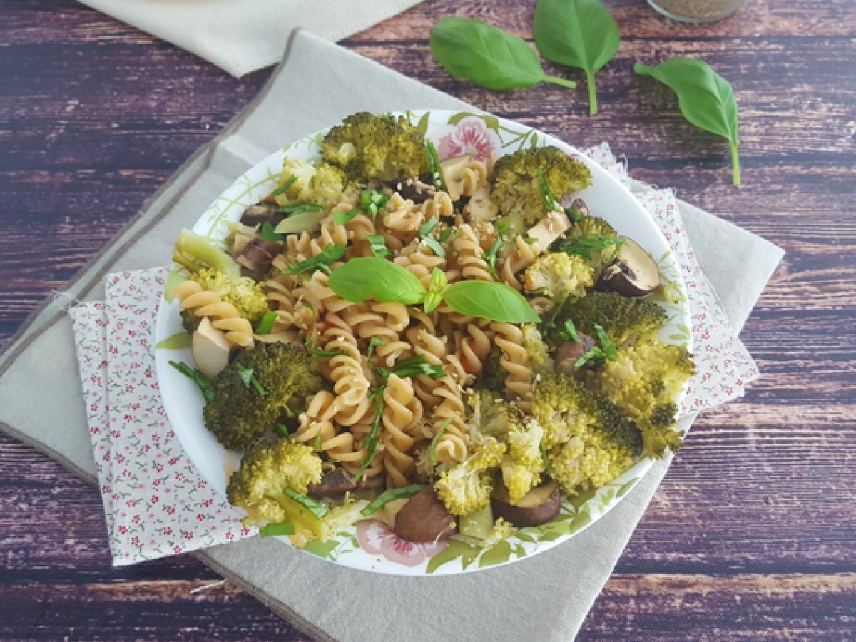 Pasta med broccoli, svampe og basilikum - foto 4