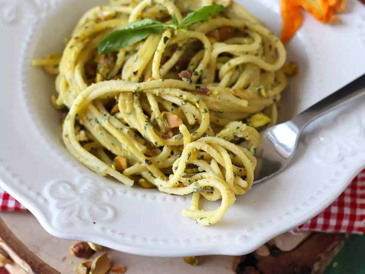 Pasta med courgetteblomster, ricotta og pistacienødder - foto 3