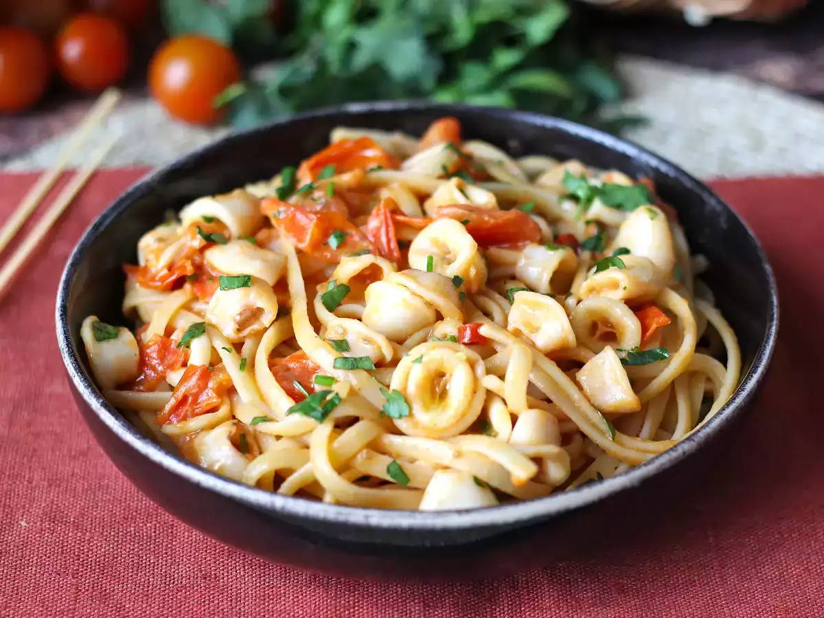 Pasta med frosne blæksprutter og cherrytomater: enkel og velsmagende opskrift - foto 4