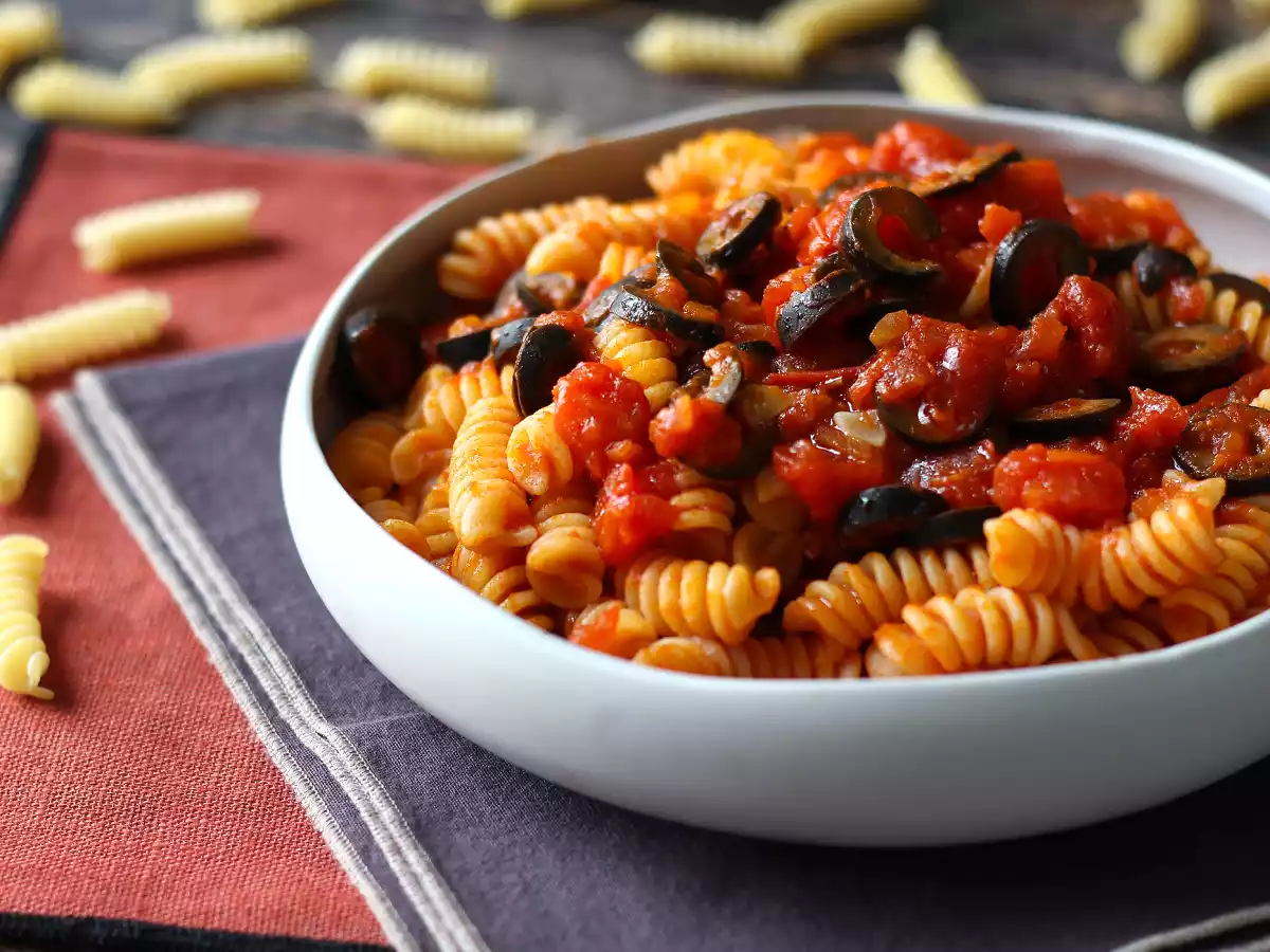 Pasta med olivensauce: billig, velsmagende og nem at tilberede!