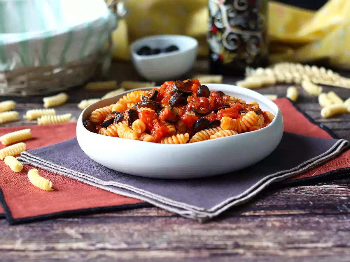 Pasta med olivensauce: billig, velsmagende og nem at tilberede! - foto 2