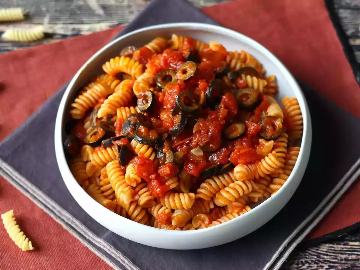 Pasta med olivensauce: billig, velsmagende og nem at tilberede! - foto 3