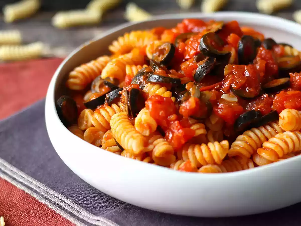 Pasta med olivensauce: billig, velsmagende og nem at tilberede! - foto 4