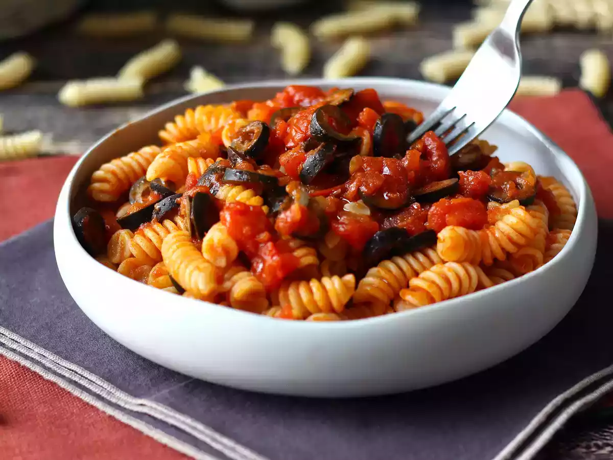 Pasta med olivensauce: billig, velsmagende og nem at tilberede! - foto 5