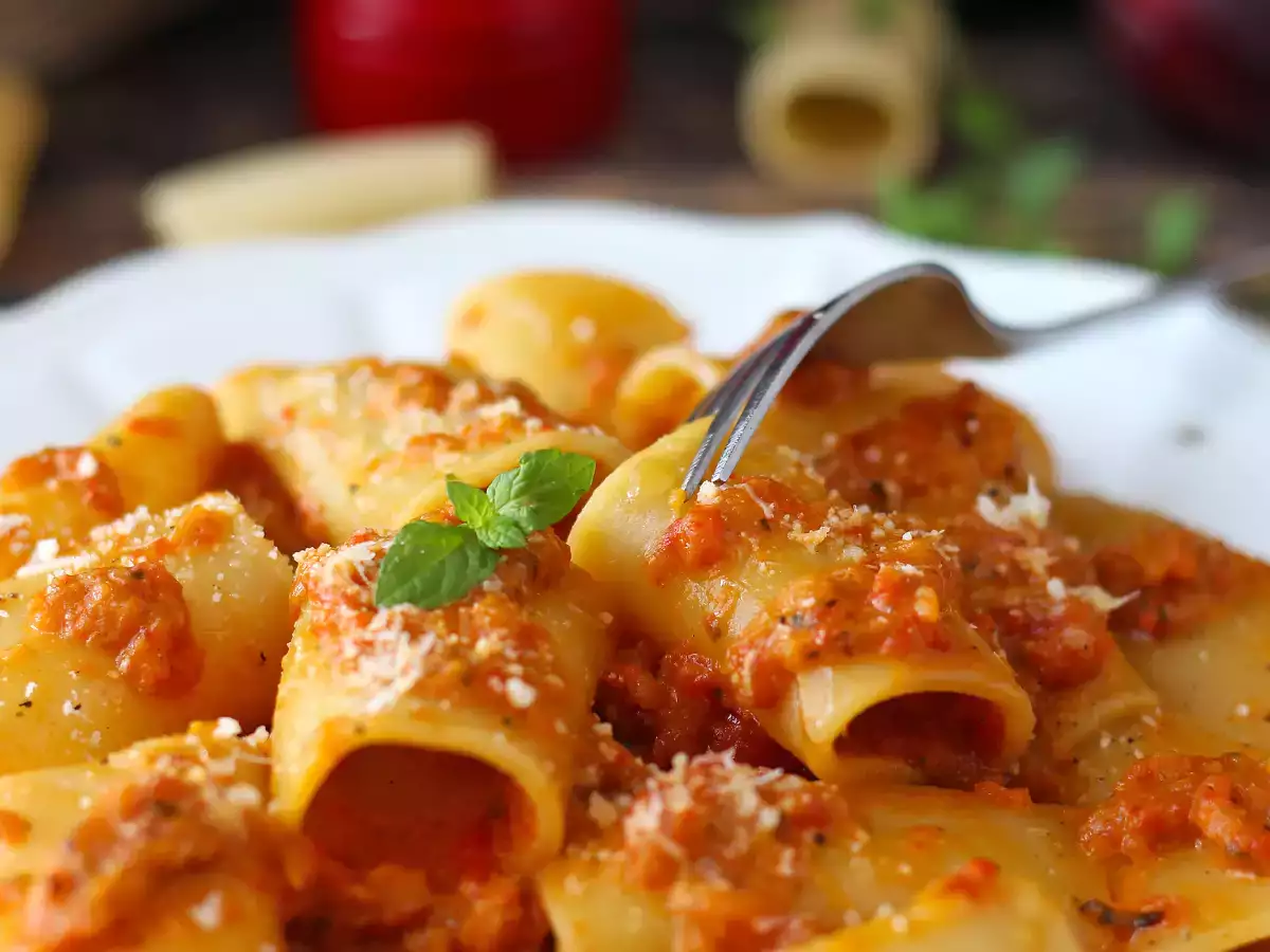 Pasta med peberfrugter og mynte: cremet og duftende
