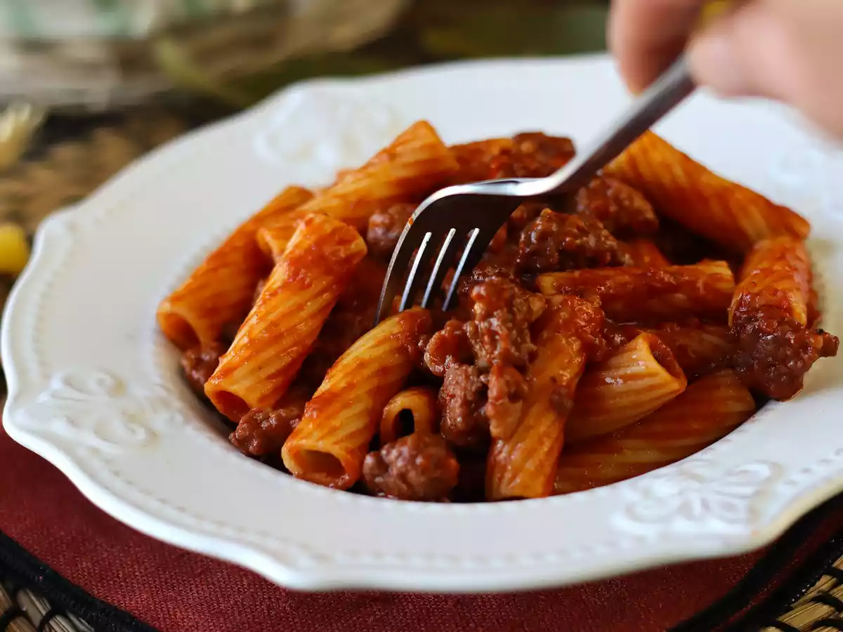 Pasta med pølsesauce: en enkel ret med intens smag - foto 3