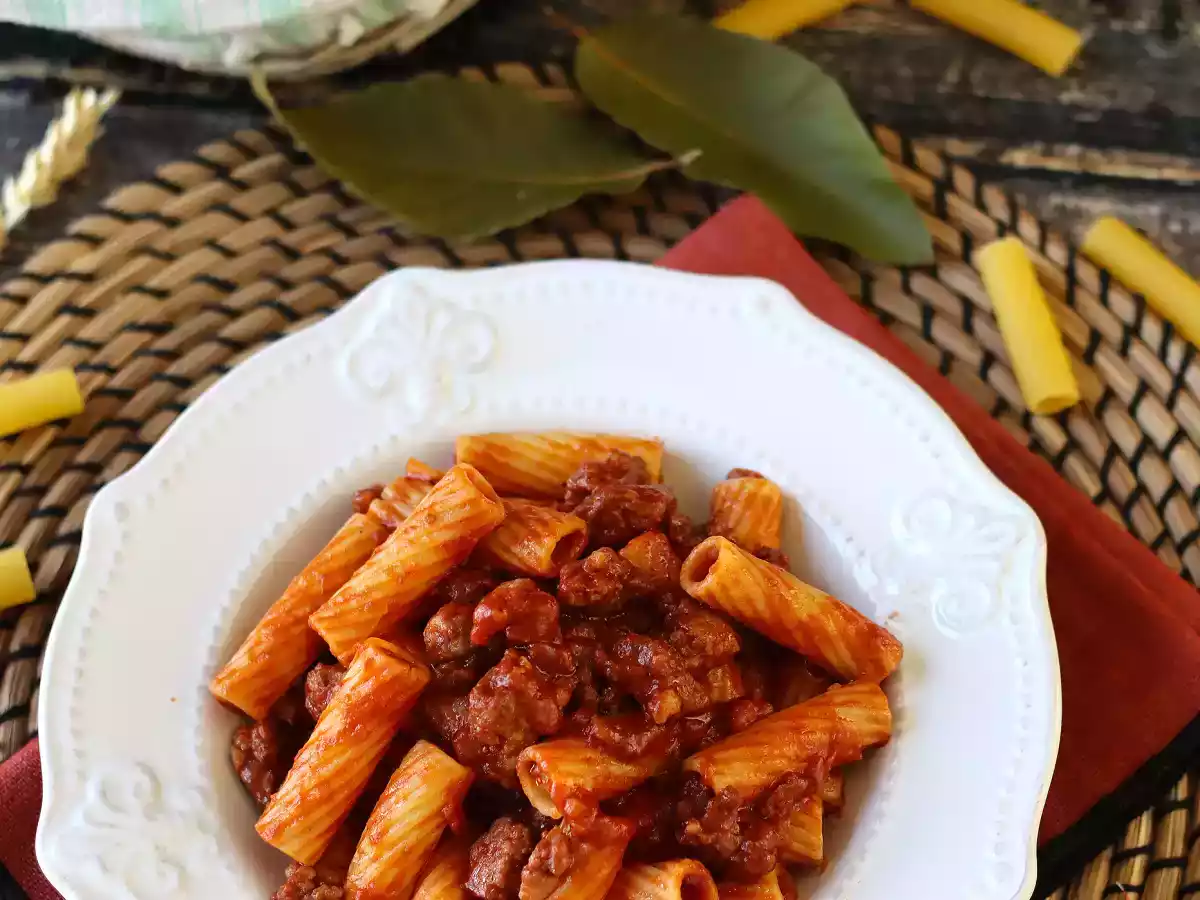 Pasta med pølsesauce: en enkel ret med intens smag - foto 6