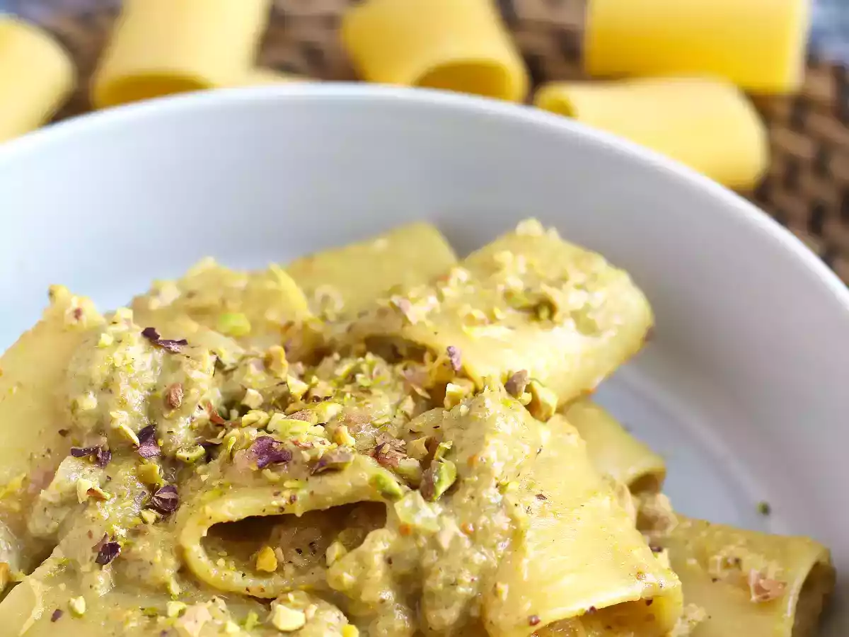Pasta med tun, pistacienødder og citron - foto 4