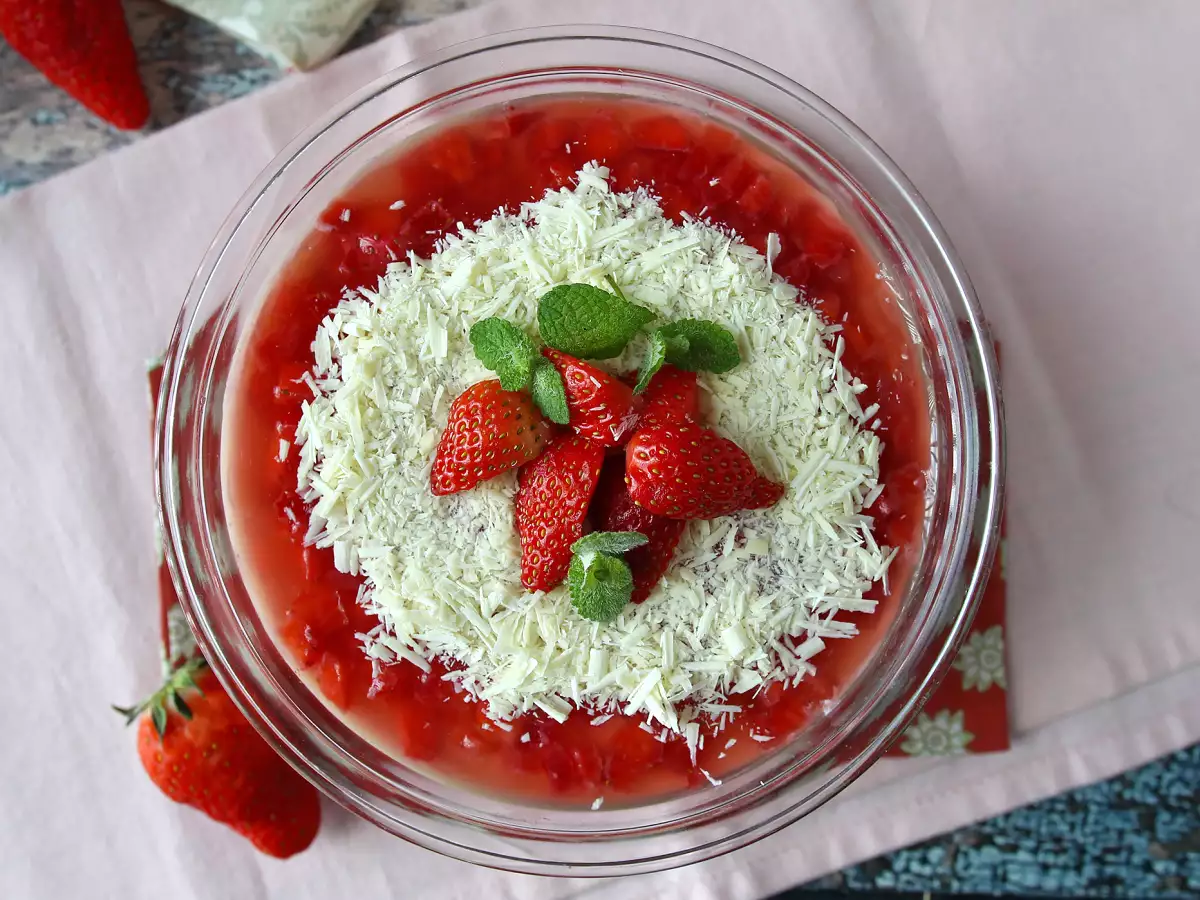 Pavê de morango, den brasilianske dessert lavet af jordbær og kondenseret mælk, der bedst spises kold - foto 4